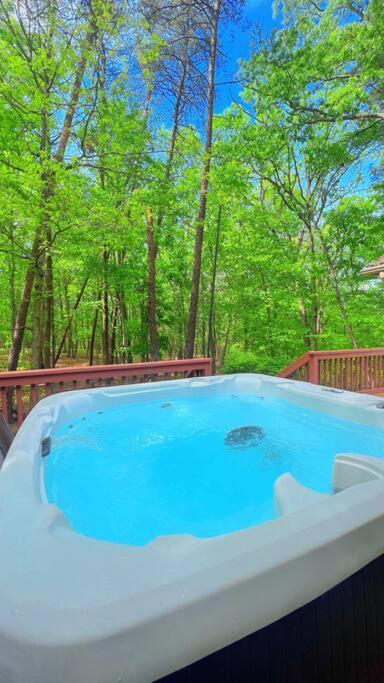 Emerald Cabin W/Hot Tub, Firepit, Lake, Skiing Basye Exterior photo